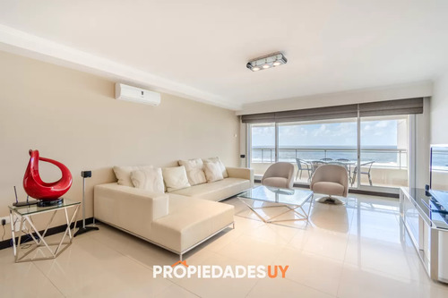 Moderno Apartamento De 3 Dormitorio Y Dependencia Frente Al Mar, Playa Brava