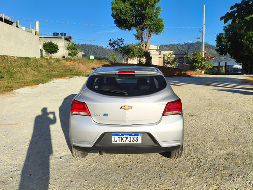 Chevrolet Onix 1.4 Advantage Aut. 5p