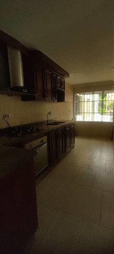 Imagen 15 de 21 de Venta De Apto. Los Teques, Urb. Simón Bolívar.