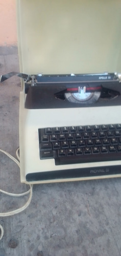 Maquina Escribir Electrica Royal Apollo 10. Mod:sp.8000 (Usado)