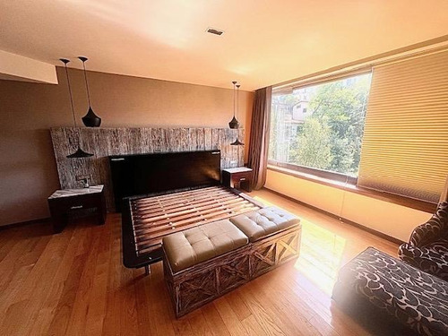 Bosque De Las Lomas, Espacioso Departamento Remodelado De 330m2, Vista Arbolada, Sala-comedor, Bar, Baño De Visitas, Sala De T.v. 3 Amplias Recamaras Con Baño Cada Una, Vestidores, Cocina Equipada, Ár