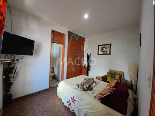 Casa En Venta En Col. Puxtla Con Amplio Jardín Y 7 Habitaciones