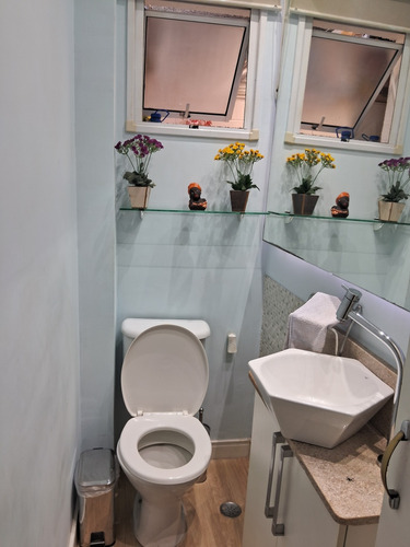 Casa Com Porteira Semi Fechado Em Condomínio Com Portaria 24