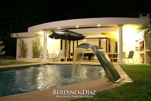 Excelente Casa Ubicada A Metros De Playa Mansa- Ref: 316