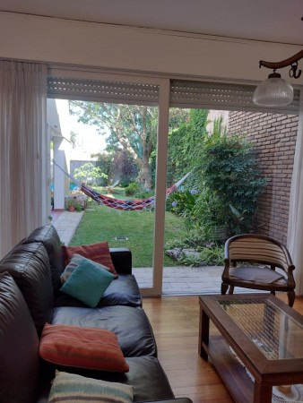 Casa 6 Ambientes - San Nicolas 1339 - Castelar Norte