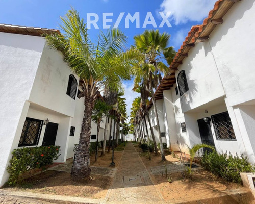 Re/max 2mil Vende Townhouse En Resd. El Retiro, Urb. Maneiro, Mun. Maneiro, Isla De Margarita, Edo. Nueva Esparta