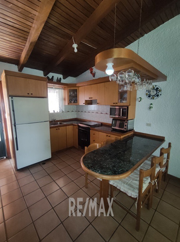 Imagen 5 de 14 de Remax Arena Vende Casa En Tejas Rojas