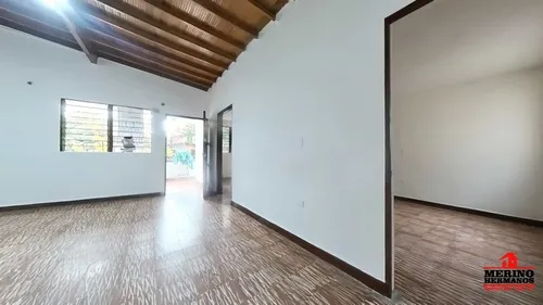 Casa En Arriendo En Medellín - La Floresta