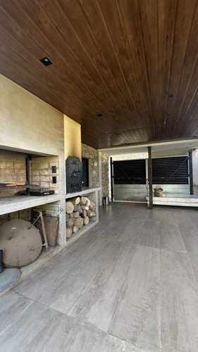 Venta Casa En Un Planta Cpileta - De Diseño Moderno Y En La Mejor Zona Del Golf De Villa Allende! La Vas A Perder