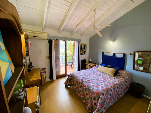 Triplex En Venta 5 Amb Con Cochera, Jardin, Pileta Y Parrilla / Permuta / Apto Credito