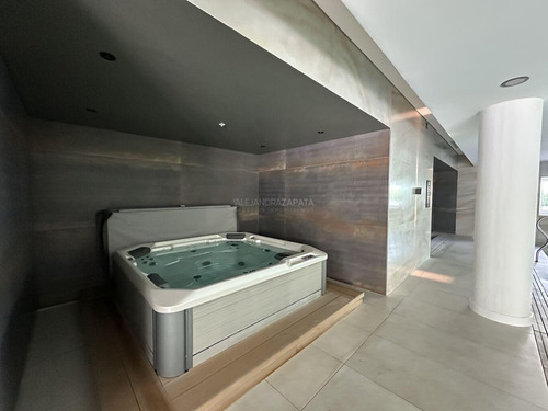 Venta Con Renta Apartamento 2 Dormitorios En Edificio Joy. Garage