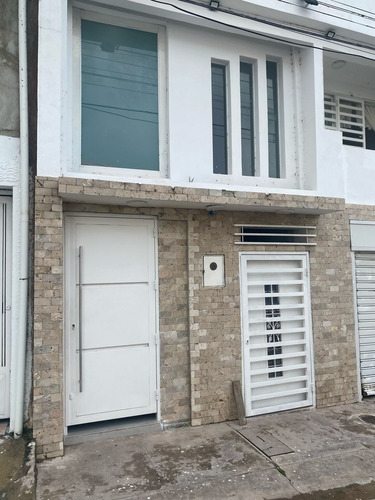 Mile/alquiler De Apto Estudio Semi Equipado Ambrosio Plaza