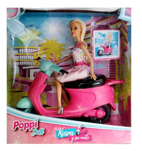 Poppi Kiara y su moto