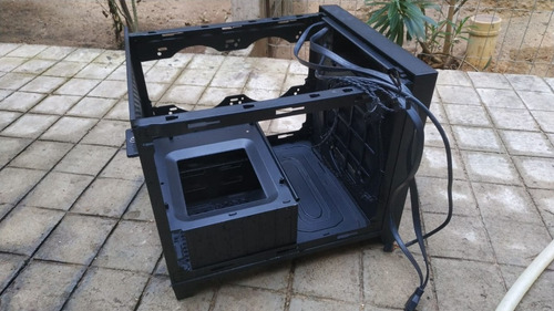 Gabinete Corsair Obsidian 250d Preto Mini-itx