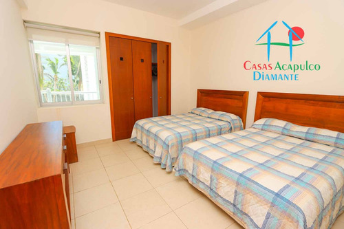 Cad Mayan Lakes View 204. Terraza Con Vista A La Alberca. En Condominio Con Club De Playa