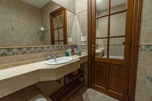 Casa 4 Ambientes Con Parque Y Cocheras