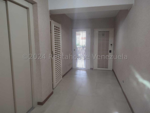 Rm Apartamento En Alquiler En Lomas Del Sol, Distrito Metropolitano