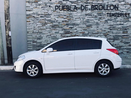 Imagen 3 de 14 de Nissan Tiida 2011 1.8 Tekna 5 P