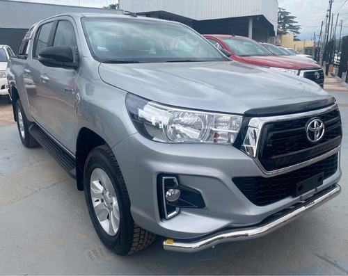 Toyota Hilux 2.8 Cd Sr 177cv 4x4 2017