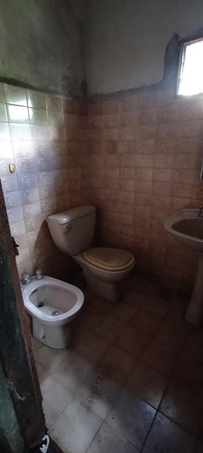 Casa De 4amb A Refaccionar En Venta Excelente Ubicacion Con Jardin