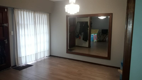 Imagen 3 de 16 de Excelente Chalet En Dos Plantas En Bernal Centro Oportunidad!!!