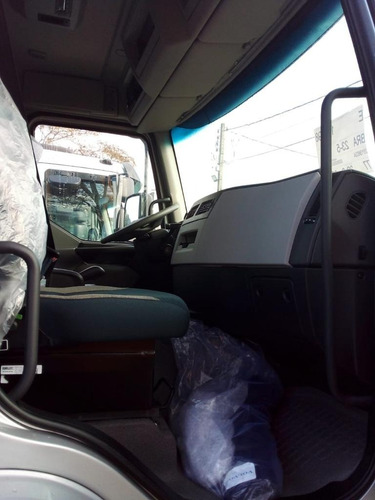 Imagem 10 de 10 de Volvo Vm 330 6x2 2021/2021 Prata