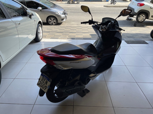 Imagem 9 de 12 de Honda Pcx 150 Sport 2018 Apenas 19.000km Troco Carro Moto!