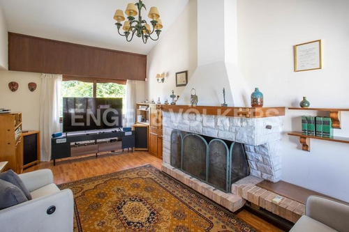 Imagen 6 de 11 de Solida Casa Con Jardín En Punta Gorda