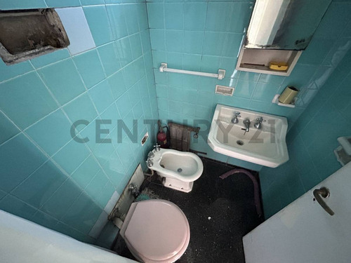 Venta Departamento 3 Ambientes A Refaccionar Con Dependencia, Cochera Y Baulera - San Cristóbal