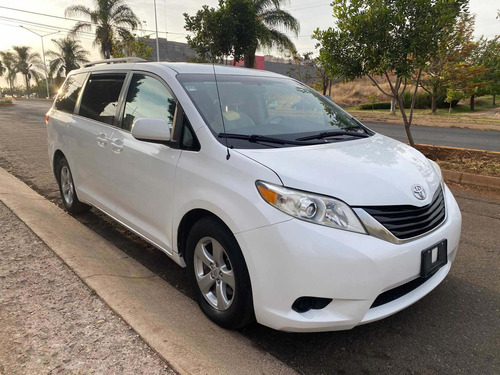 Imagen 3 de 13 de Toyota Sienna 2011 Le Aa Ee At