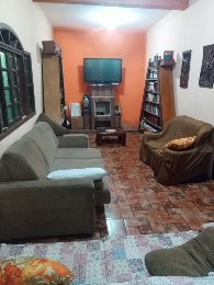 Casa Com Duas Suítes, 3 Quartos, Sala De Jantar, Sala De Est