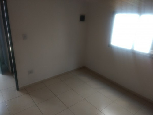 Venta Departamento En Isidro Casanova. 2 Ambientes Amplios