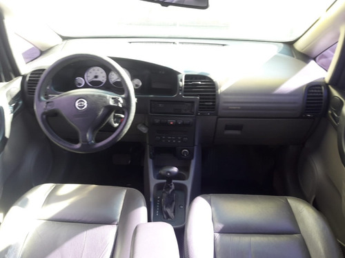 Imagem 10 de 13 de Chevrolet Zafira Elegance 2.0 Aut. Cor Prata 2005 7 Lugares