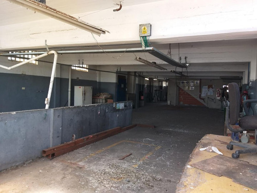 Imagen 27 de 28 de Edificio De Tres Pìsos Con Desarrollo Industrial