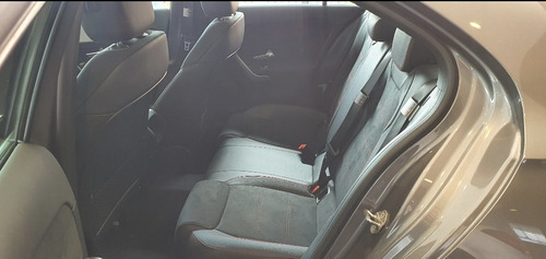 Imagen 8 de 12 de Mercedes Benz A200 Sedán
