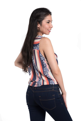 Imagen 2 de 3 de Blusa Cuello Mao Sin Mangas Con Bolsa