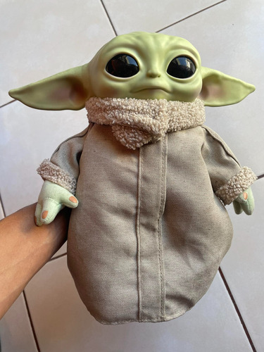 Figura Baby Yoda Con Control Remoto 