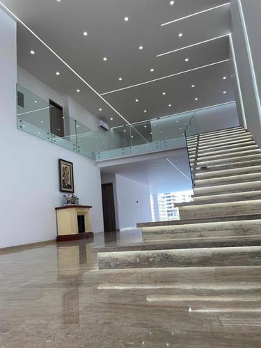 Moderna Casa En Venta En Terrazas Del Country Guataparo (ac)