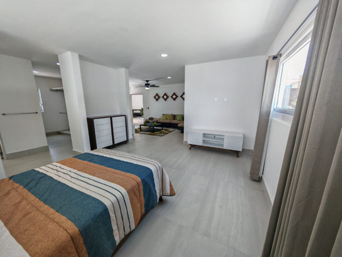Residencia Semi Nueva Esquina, De Autor Diseño Unico Acabados De Lujo 3niv 3master Suites Una En Pb, Espacios Amplios, Iluminada, Doble Altura, Delante De Ikani Garantia De Inversion.