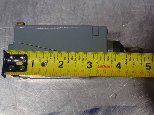 Square D 9007-b54d Ser A Limit Switch 600v Ac/dc New Old Zza