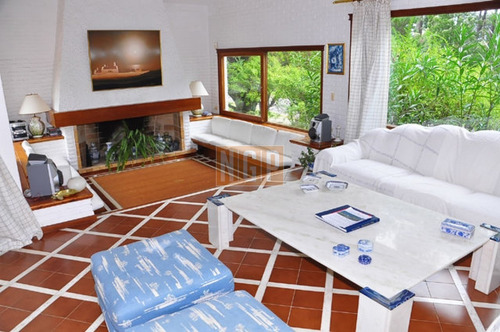 Casa En Lugano, 4 Dormitorios -ref:19810