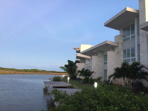 Imagen 5 de 21 de Bello Townhouse De 157m2 Con Muelle Privado.