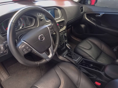 Imagem 3 de 8 de Volvo V40 2.0 T4 Kinetic Gasolina 4p Automático