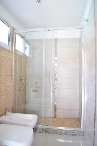 Imagen 20 de 30 de Casa De 3 Dormitorios Y 2 Baños A 50 Mts De La Playa