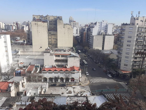 Imagen 4 de 10 de 2 Amb. Almagro, Hipolito Yrigoyen 3200. Con Cochera Fija