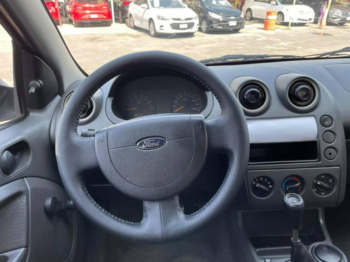 Imagen 9 de 9 de Ford Fiesta 1.6 First Hatchback Mt 2004