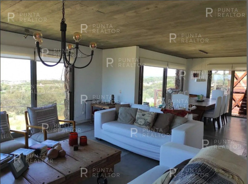 Imagen 11 de 30 de Importante Casa En Alquiler, Con Pileta, Vista Al Mar Y Muy Bien Ubicada El Chorro, Manantiales, Uruguay