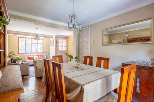 Sector Residencial: Jardín, Piscina Y Gran Conectividad