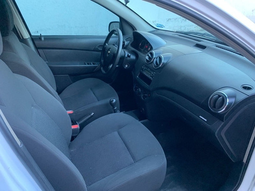 Imagen 9 de 15 de Chevrolet Aveo 2017 1.6 Lt Bolsas De Aire Y Abs Nuevo Mt