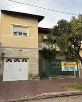 Comprar Impecable Chalet 6 Amb. Con Fondo. Apta Credito!